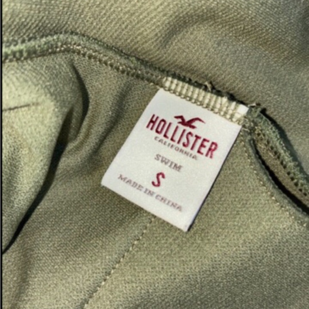 Hollister - Ribbed One Piece Swimsuit - Picture 4 of 4